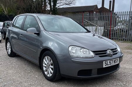 VOLKSWAGEN GOLF 1.6 FSI Match 5dr